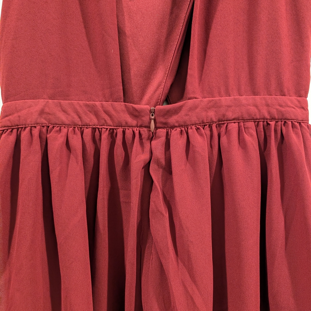Elegant Burgundy Dress - Picture 6 of 7